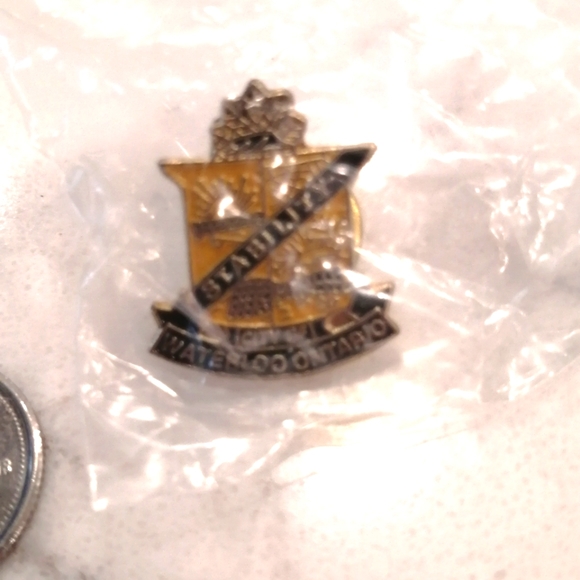 City of Waterloo Ontario sustainability Pin - Picture 2 of 2